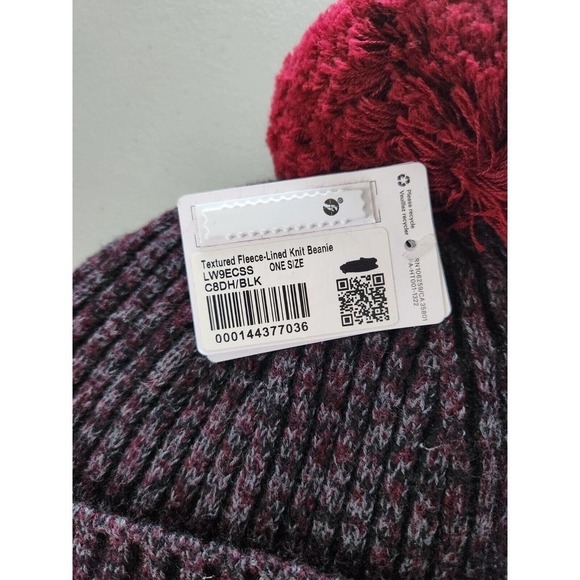 NWT Lululemon Textured Fleece Lined Knit Pom Pom Beanie Cassis/Black - Picture 6 of 11
